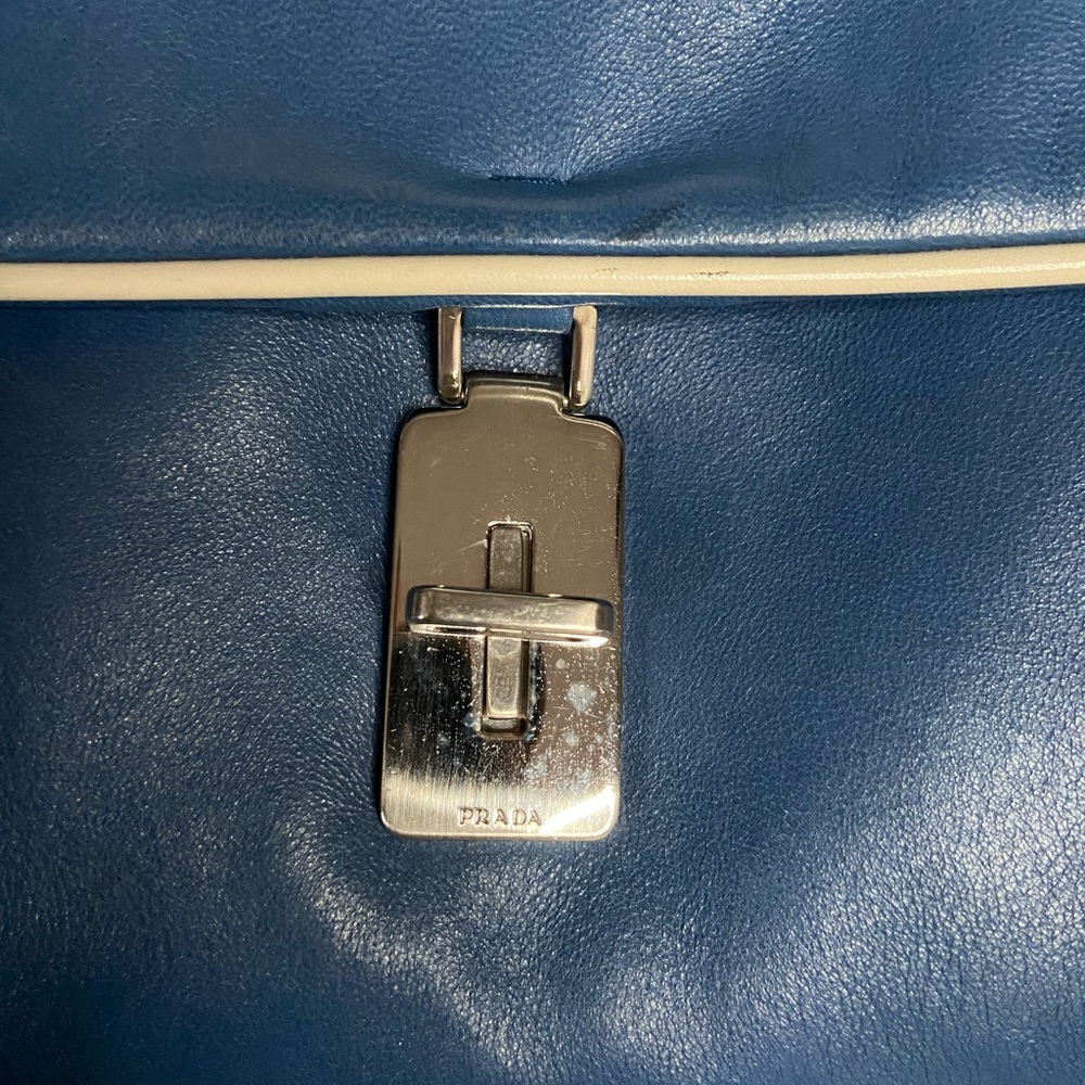 Prada vintage leather bag EXCELLENT CONDITION blue w white piping lock/keys - Picture 5 of 12